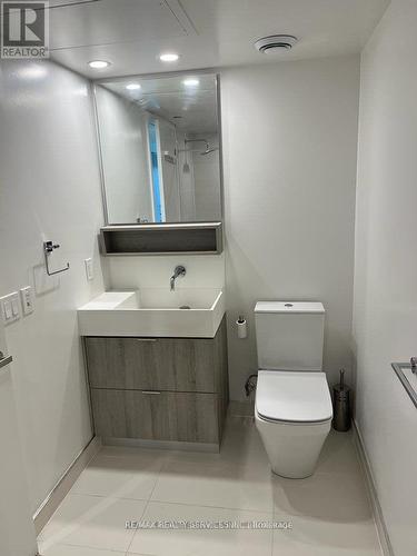 721 - 8 Hillsdale Avenue E, Toronto, ON - Indoor Photo Showing Bathroom