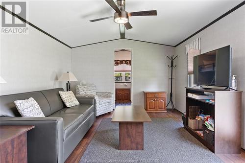 981 County Rd 2 Unit# 500, Lakeshore, ON - Indoor Photo Showing Living Room