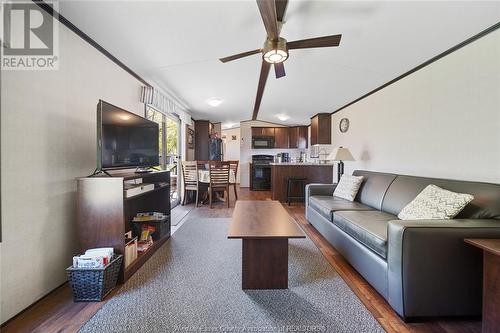 981 County Rd 2 Unit# 500, Lakeshore, ON - Indoor Photo Showing Living Room