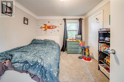 2724 Pillette Road, Windsor, ON - Indoor Photo Showing Bedroom