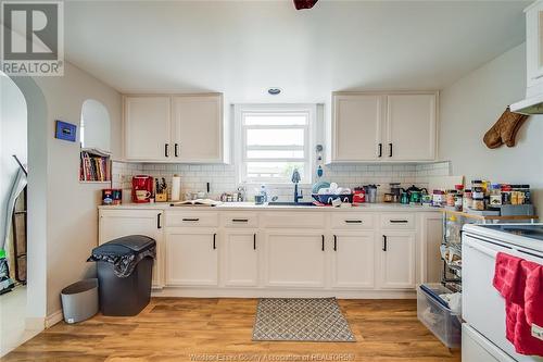 2724 Pillette Road, Windsor, ON - Indoor Photo Showing Kitchen