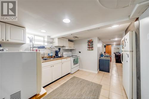 2724 Pillette Road, Windsor, ON - Indoor Photo Showing Kitchen