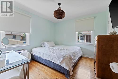 95 Hanna Street East, Windsor, ON - Indoor Photo Showing Bedroom