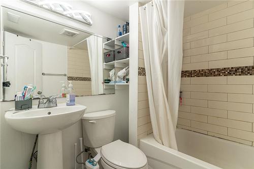 609 Mohawk Road E, Hamilton, ON - Indoor Photo Showing Bathroom