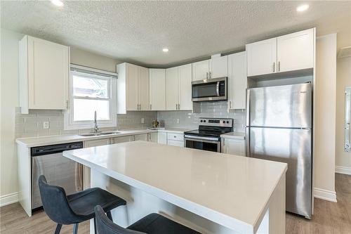 609 Mohawk Road E, Hamilton, ON - Indoor Photo Showing Kitchen With Upgraded Kitchen