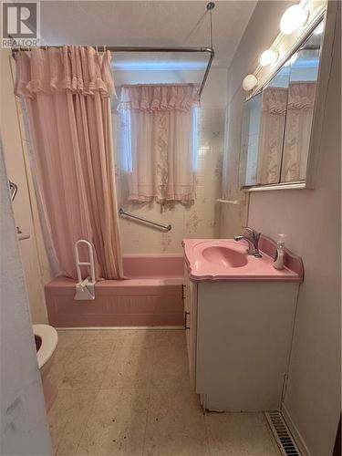 1136 Victoria Street, Petawawa, ON - Indoor Photo Showing Bathroom