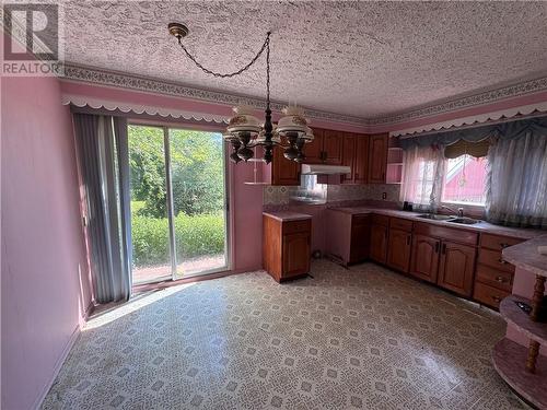 1136 Victoria Street, Petawawa, ON - Indoor Photo Showing Kitchen