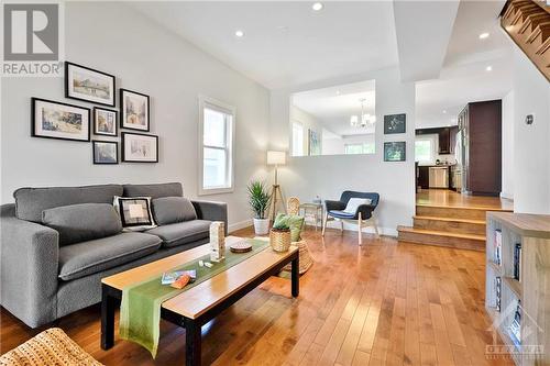 545 Laderoute Avenue, Ottawa, ON - Indoor Photo Showing Living Room