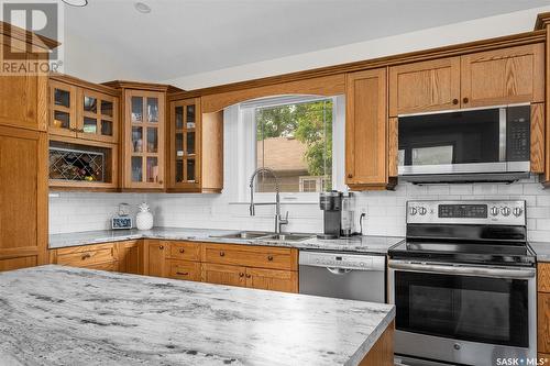 204 Athabasca Street W, Moose Jaw, SK - Indoor Photo Showing Kitchen With Double Sink