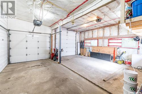 204 Athabasca Street W, Moose Jaw, SK - Indoor Photo Showing Garage