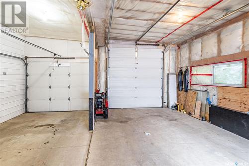 204 Athabasca Street W, Moose Jaw, SK - Indoor Photo Showing Garage