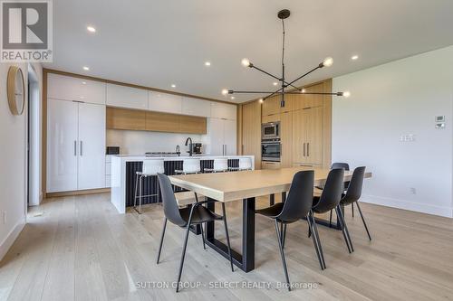 61 Crestview Drive, Middlesex Centre (Kilworth), ON - Indoor Photo Showing Dining Room