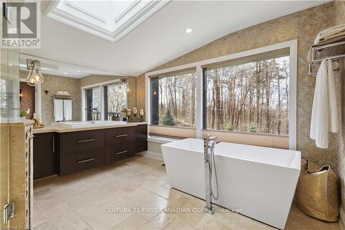 484 Westmount Drive, London, ON - Indoor Photo Showing Bathroom