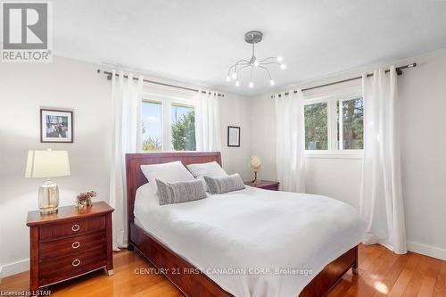 688 Westmount Hills Drive E, London, ON - Indoor Photo Showing Bedroom