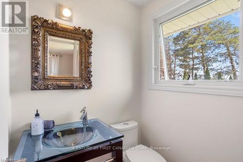 688 Westmount Hills Drive E, London, ON - Indoor Photo Showing Bathroom