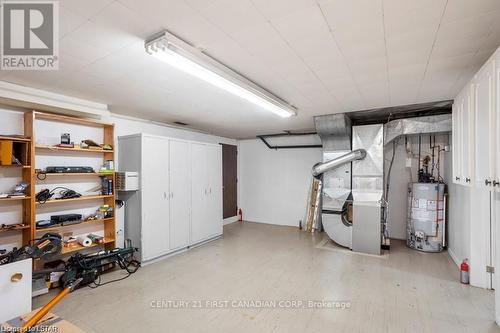 688 Westmount Hills Drive E, London, ON - Indoor Photo Showing Garage