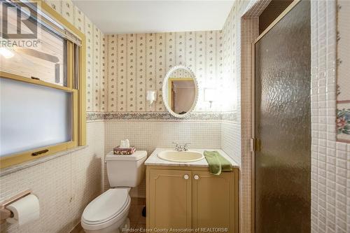 7735 Clairview, Windsor, ON - Indoor Photo Showing Bathroom
