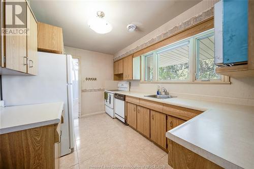 7735 Clairview, Windsor, ON - Indoor Photo Showing Kitchen