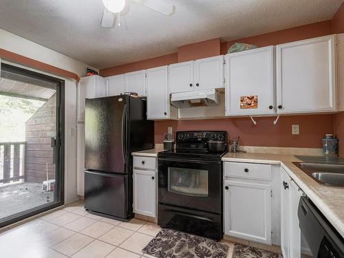 18-1155 Hugh Allan Drive, Kamloops, BC - Indoor Photo Showing Kitchen