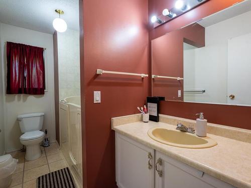 18-1155 Hugh Allan Drive, Kamloops, BC - Indoor Photo Showing Bathroom