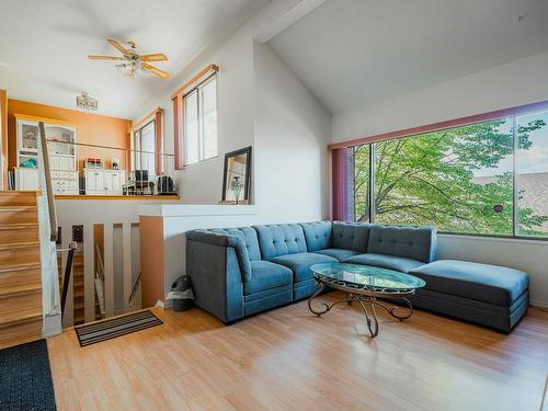 18-1155 Hugh Allan Drive, Kamloops, BC - Indoor Photo Showing Living Room