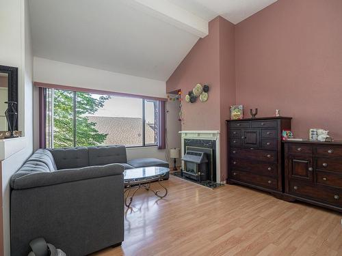 18-1155 Hugh Allan Drive, Kamloops, BC - Indoor Photo Showing Living Room With Fireplace