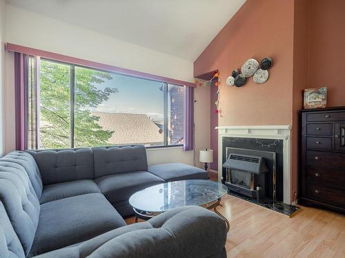 18-1155 Hugh Allan Drive, Kamloops, BC - Indoor Photo Showing Living Room With Fireplace