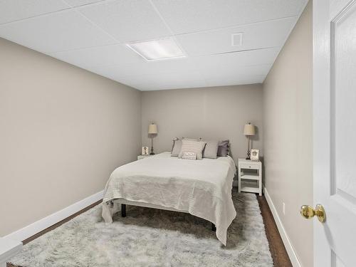 2299 Garymede Drive, Kamloops, BC - Indoor Photo Showing Bedroom