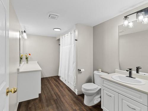 2299 Garymede Drive, Kamloops, BC - Indoor Photo Showing Bathroom
