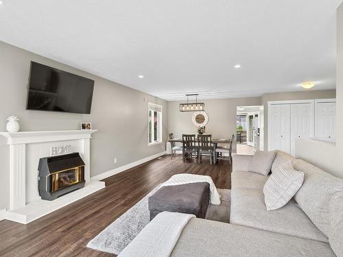 2299 Garymede Drive, Kamloops, BC - Indoor Photo Showing Living Room With Fireplace