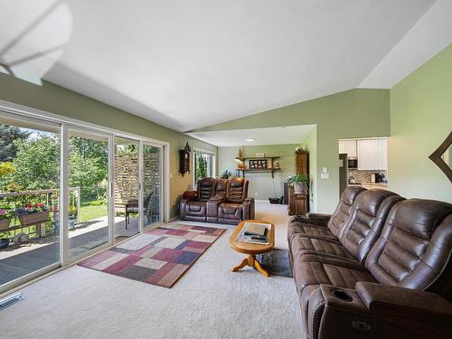 3697 Navatanee Drive, Kamloops, BC - Indoor Photo Showing Living Room