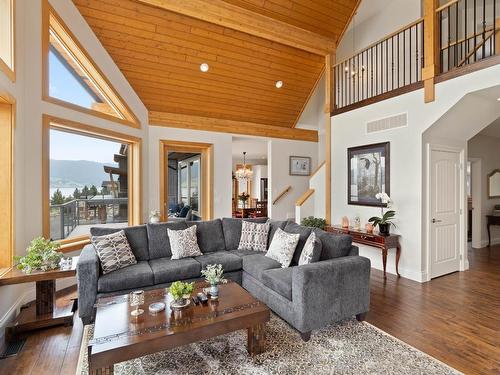 6560 Monck Park Rd, Merritt, BC - Indoor Photo Showing Living Room