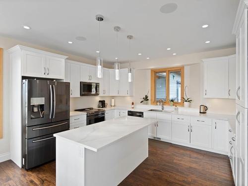 6560 Monck Park Rd, Merritt, BC - Indoor Photo Showing Kitchen With Upgraded Kitchen