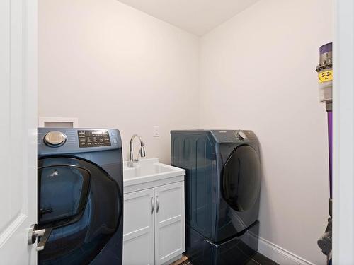 6560 Monck Park Rd, Merritt, BC - Indoor Photo Showing Laundry Room