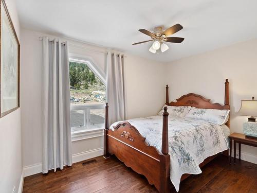 6560 Monck Park Rd, Merritt, BC - Indoor Photo Showing Bedroom