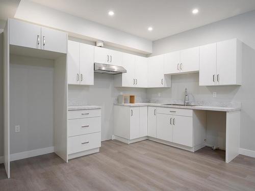 2165 Galore Cres, Kamloops, BC - Indoor Photo Showing Kitchen