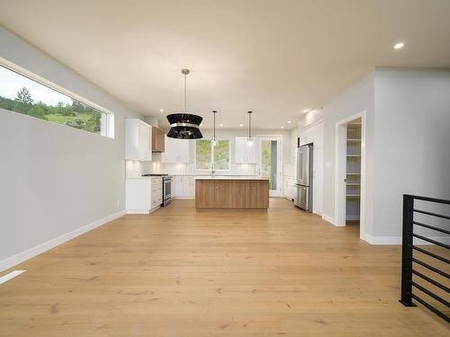 2165 Galore Cres, Kamloops, BC - Indoor Photo Showing Kitchen