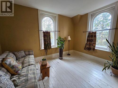 340 Dundas Street E, Hamilton (Waterdown), ON - Indoor Photo Showing Living Room