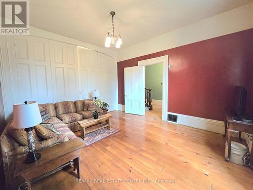 340 Dundas Street E, Hamilton, ON - Indoor Photo Showing Living Room