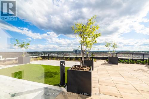 622 - 405 Dundas Street, Oakville, ON - Outdoor With View