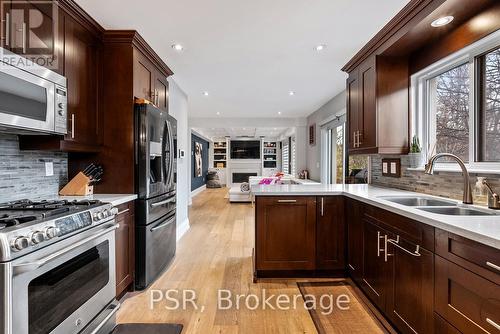 1605 Calverton Court, Mississauga, ON - Indoor Photo Showing Kitchen With Double Sink With Upgraded Kitchen