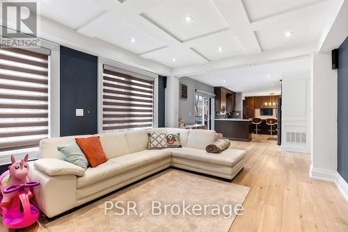 1605 Calverton Court, Mississauga, ON - Indoor Photo Showing Living Room