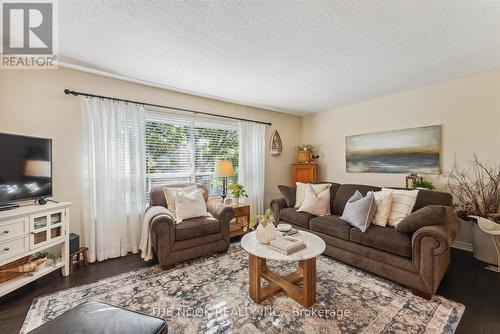 31 - 1958 Rosefield Road, Pickering, ON - Indoor Photo Showing Living Room