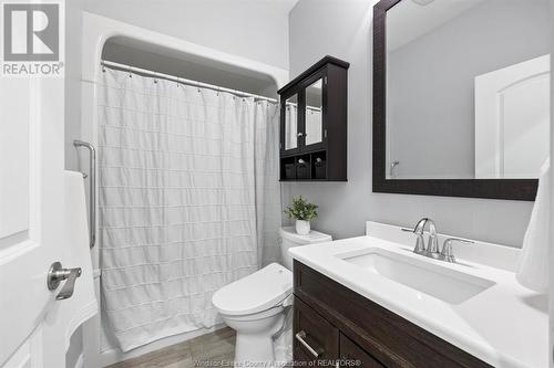 675 Donlon, Lasalle, ON - Indoor Photo Showing Bathroom