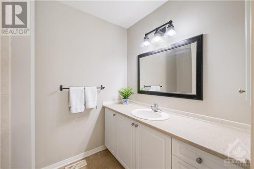 346 Hillsboro Private, Kanata, ON - Indoor Photo Showing Bathroom