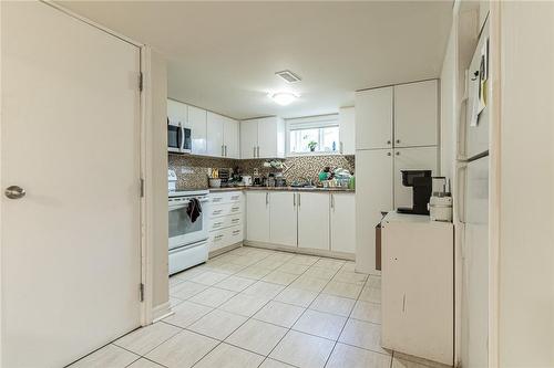 609 Mohawk Road E, Hamilton, ON - Indoor Photo Showing Kitchen