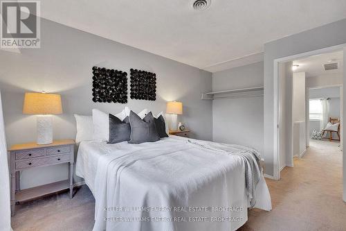 58 Parklane Circle, Clarington, ON - Indoor Photo Showing Bedroom