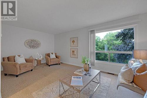 58 Parklane Circle, Clarington, ON - Indoor Photo Showing Living Room