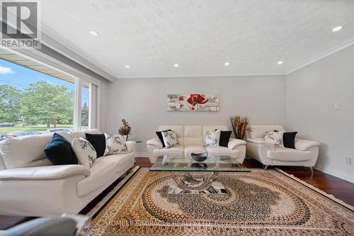 90 Deanvar Avenue, Toronto, ON - Indoor Photo Showing Living Room