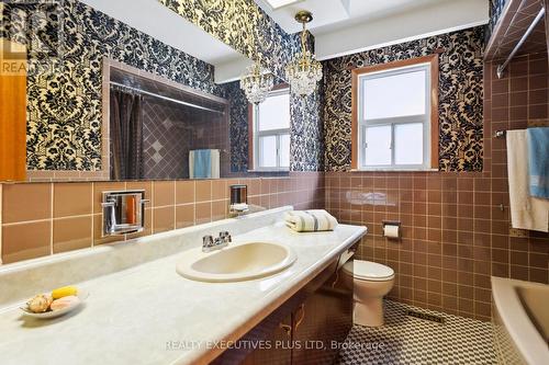 76 La Rose Avenue, Toronto, ON - Indoor Photo Showing Bathroom